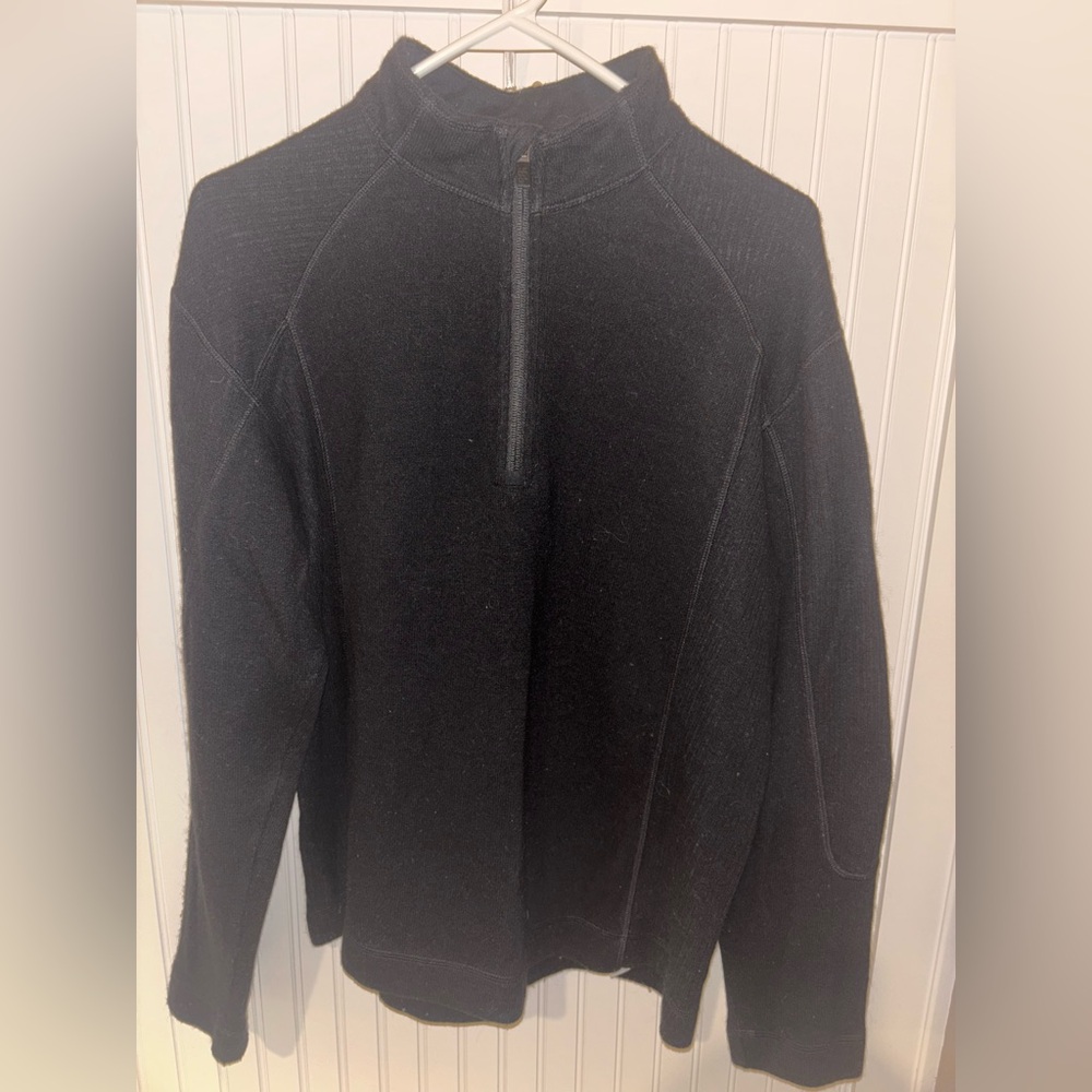 Medium Men’s Mountain Hardwear knit 1/4 zip
